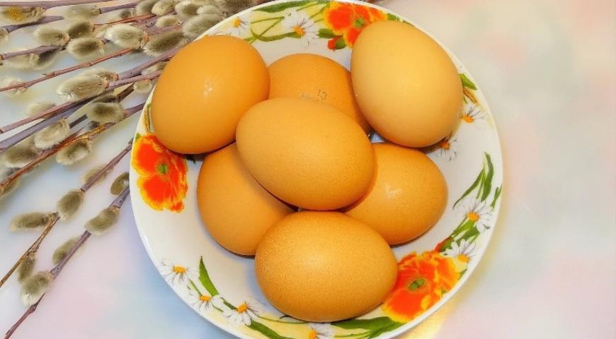 Фото приготовления рецепта: Яйца с фруктовой начинкой, шаг №2