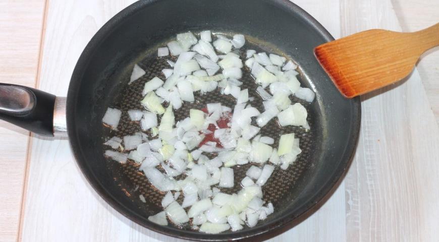 Фото приготовления рецепта: Закуска из овощей в сметанном соусе, шаг №2
