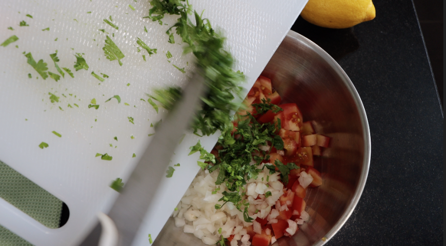 Фото приготовления рецепта: Марокканский салат с чечевицей , шаг №2