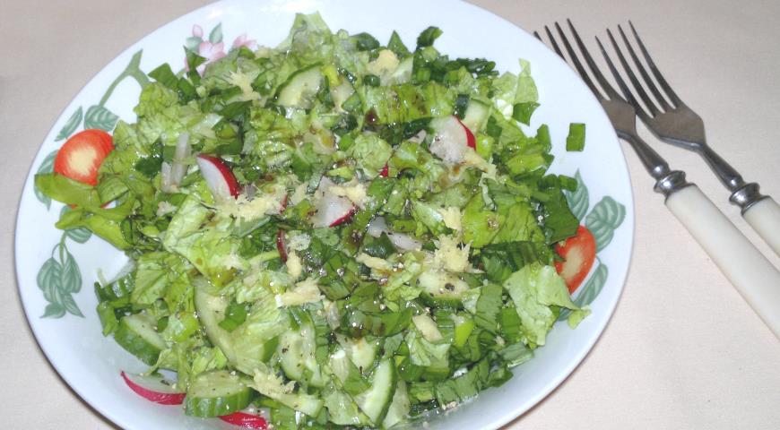 Фото приготовления рецепта: Весенний салат с имбирём, шаг №7