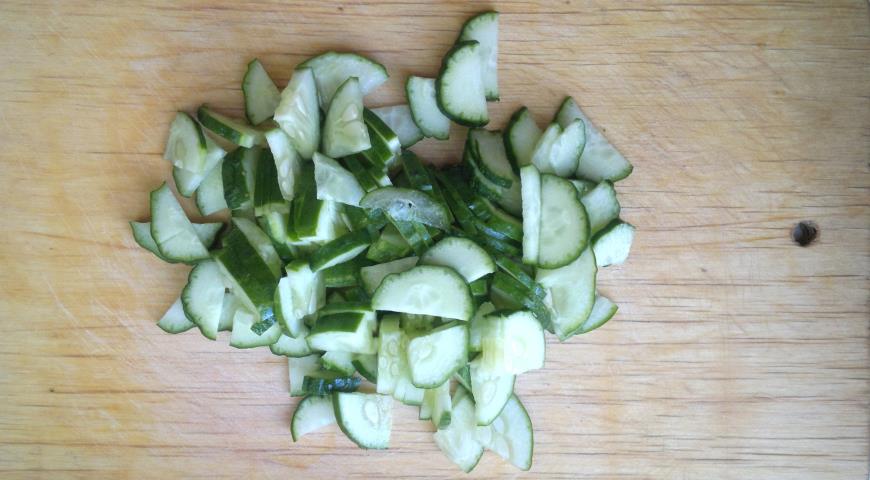 Фото приготовления рецепта: Весенний салат с имбирём, шаг №3