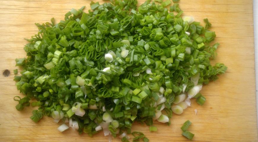 Фото приготовления рецепта: Весенний салат с имбирём, шаг №2