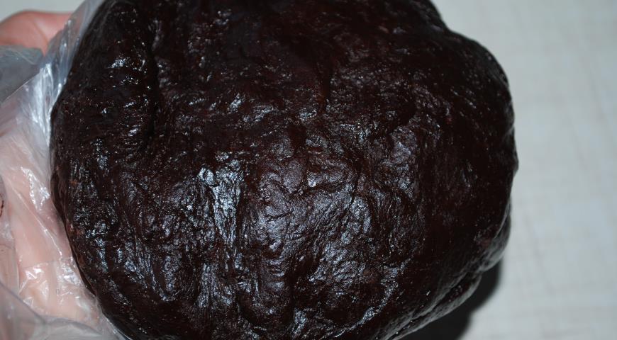 Фото приготовления рецепта: Шоколадный торт с пряной вишней, шаг №4