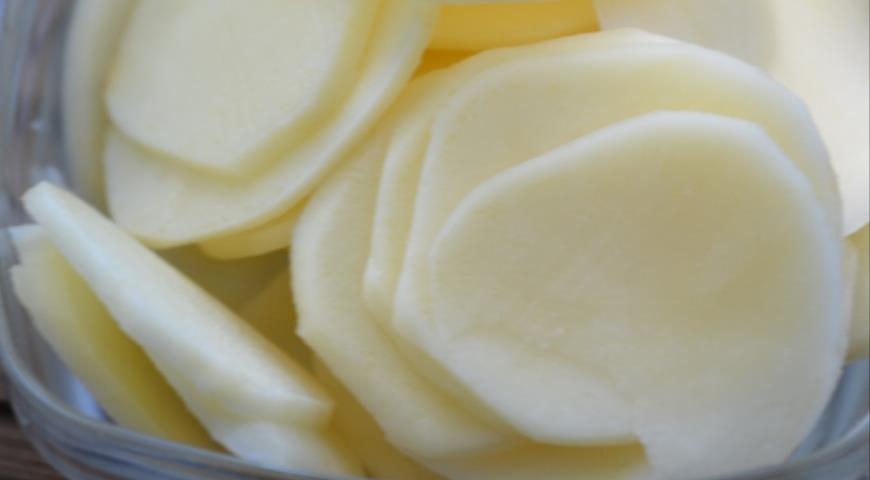 Фото приготовления рецепта: Креветки в картофеле , шаг №2