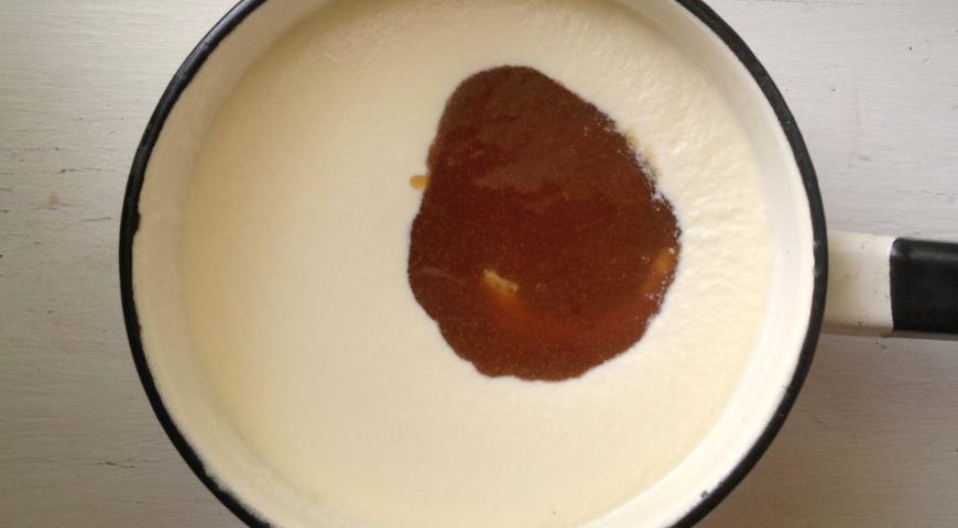Фото приготовления рецепта: Домашнее сливочно-персиковое мороженое, шаг №8