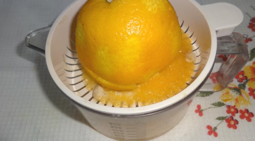 Фото приготовления рецепта: Домашнее сливочно-персиковое мороженое, шаг №3