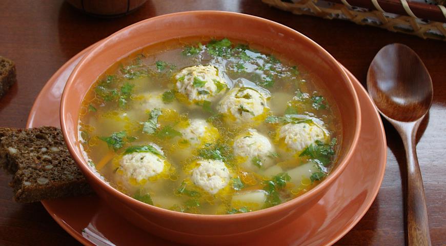 Фото приготовления рецепта: Суп с фрикадельками и гречкой, шаг №9