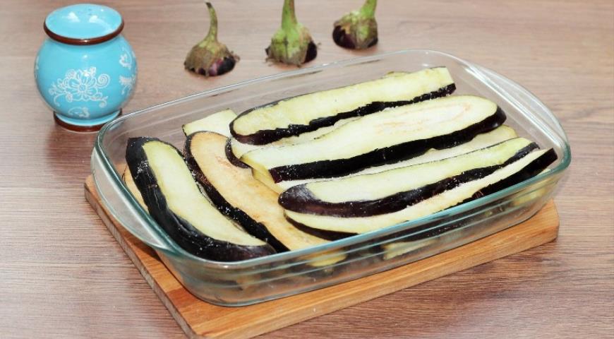 Фото приготовления рецепта: Маринованные баклажаны в укропной заливке, шаг №3
