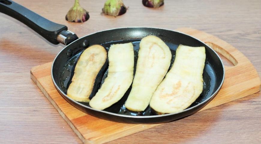 Фото приготовления рецепта: Маринованные баклажаны в укропной заливке, шаг №5