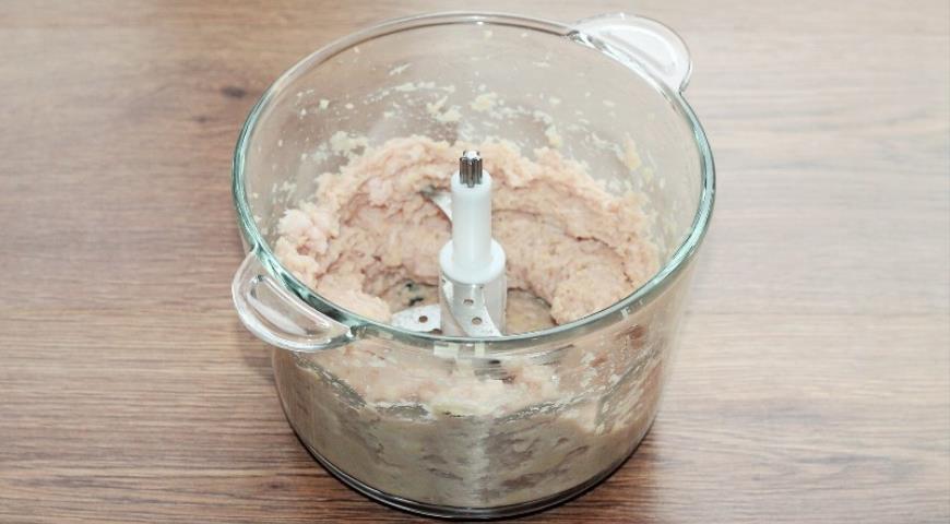 Фото приготовления рецепта: Пирог со стручковой фасолью и мясом, шаг №9