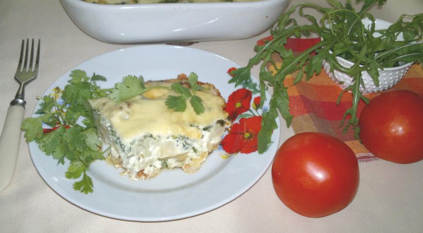 Фото приготовления рецепта: Овощная запеканка со шпинатом в сливочной заливке, шаг №12