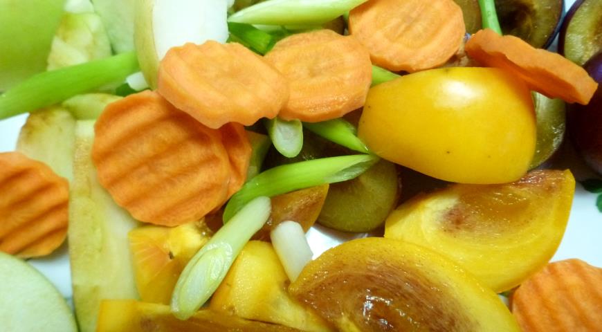 Фото приготовления рецепта: Кимчи из фруктов на воде, шаг №3
