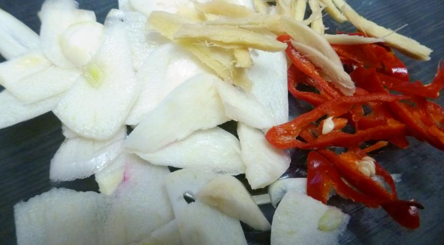 Фото приготовления рецепта: Кимчи из фруктов на воде, шаг №2