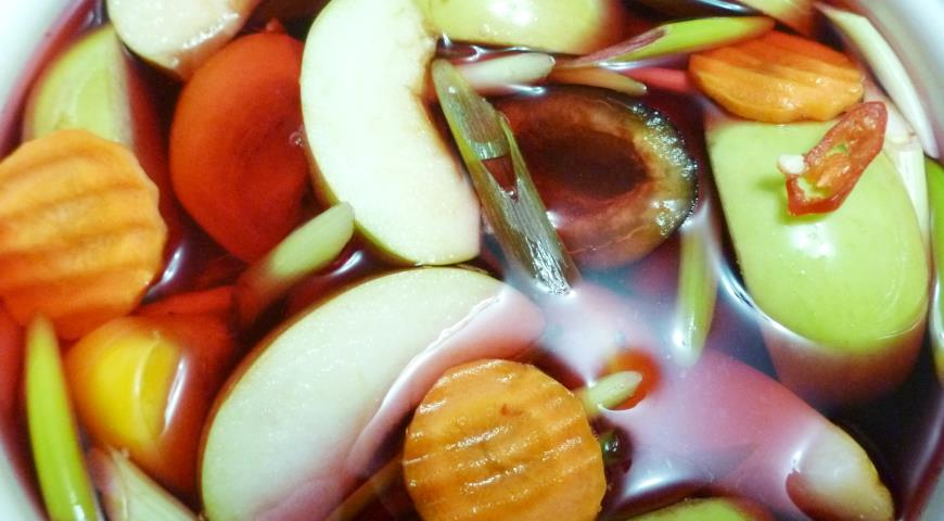 Фото приготовления рецепта: Кимчи из фруктов на воде, шаг №4