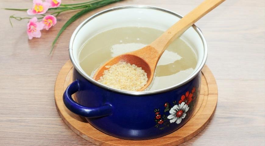 Фото приготовления рецепта: Суп с булгуром и цветной капустой, шаг №5