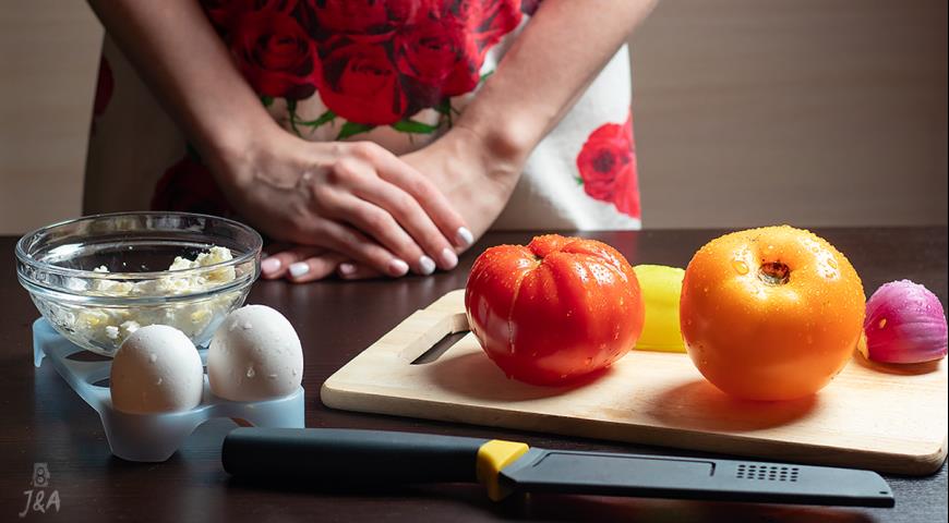 Фото приготовления рецепта: Запеченные помидоры, шаг №1