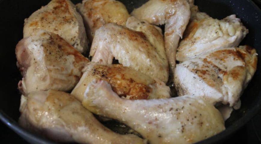 Фото приготовления рецепта: Курица с соусом из сельдерея, шаг №1