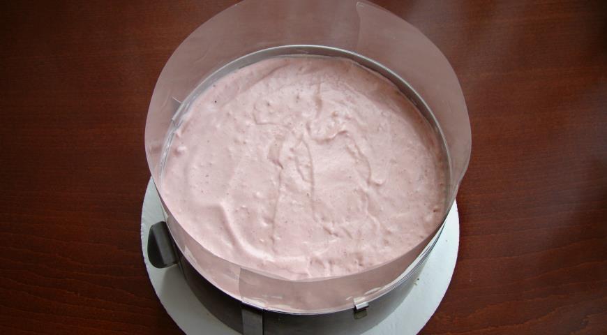 Фото приготовления рецепта: Торт Шпинат - малина- инжир, шаг №17