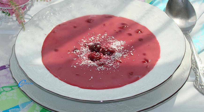 Фото приготовления рецепта: Меддьлевеш или вишневый суп, шаг №7