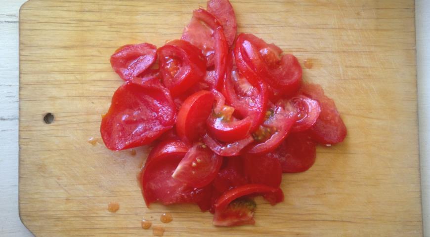 Фото приготовления рецепта: Запеканка из цветной капусты с помидорами, шаг №4