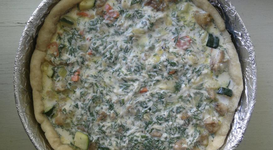 Фото приготовления рецепта: Пирог с рыбой и овощами, шаг №22