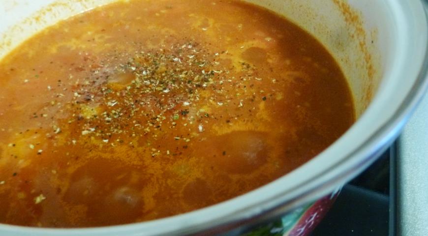 Фото приготовления рецепта: Томатный суп-пюре с сыром и вялеными томатами, шаг №3