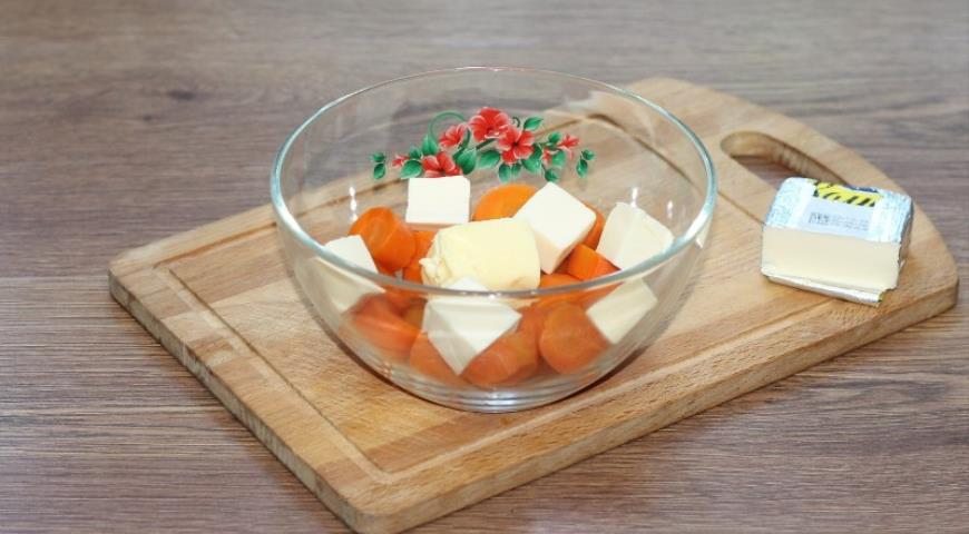 Фото приготовления рецепта: Паштет из сельди с морковью в винном соусе, шаг №4