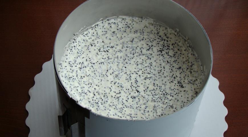 Фото приготовления рецепта: Муссовый торт Фисташка - клубника, шаг №14