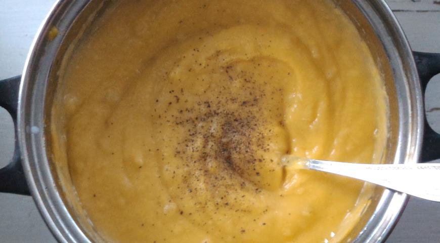 Фото приготовления рецепта: Картофельно-тыквенный суп-пюре, шаг №12