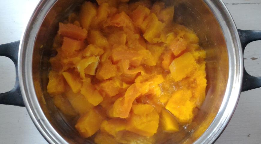 Фото приготовления рецепта: Картофельно-тыквенный суп-пюре, шаг №6