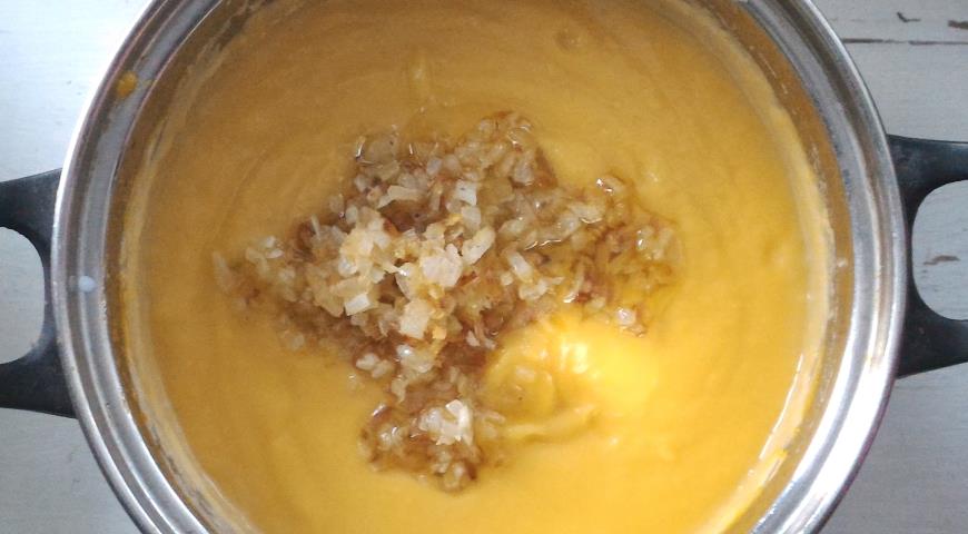 Фото приготовления рецепта: Картофельно-тыквенный суп-пюре, шаг №11