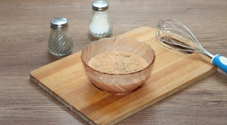 Фото приготовления рецепта: Сочная свинина и картофель в сливочном соусе, шаг №10