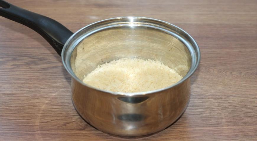 Фото приготовления рецепта: Ежики с рисом в сливочном соусе, шаг №2