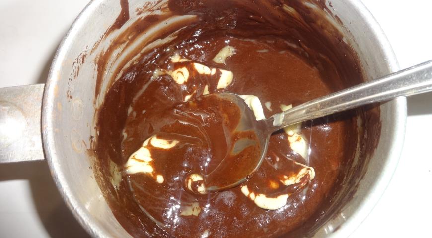 Фото приготовления рецепта: Шоколадно-кокосовый торт, шаг №15