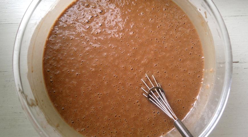 Фото приготовления рецепта: Шоколадно-кокосовый торт, шаг №6