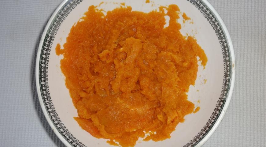 Фото приготовления рецепта: Печёночные оладьи с морковным соусом, шаг №10