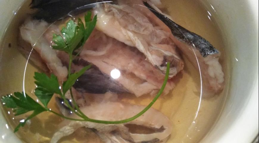 Фото приготовления рецепта: Овощной суп-пюре с рыбой и хреном , шаг №1