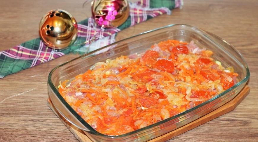 Фото приготовления рецепта: Свинина с овощами в пряном соусе, шаг №8