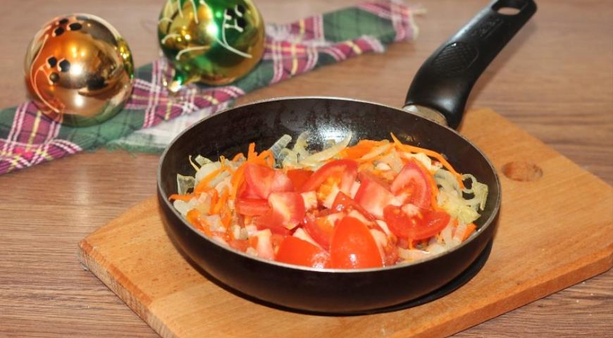 Фото приготовления рецепта: Свинина с овощами в пряном соусе, шаг №5