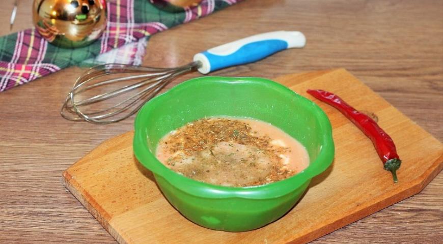 Фото приготовления рецепта: Свинина с овощами в пряном соусе, шаг №10