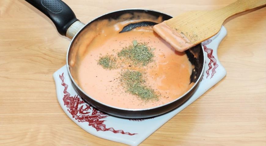 Фото приготовления рецепта: Рыба в кляре с томатным соусом, шаг №5