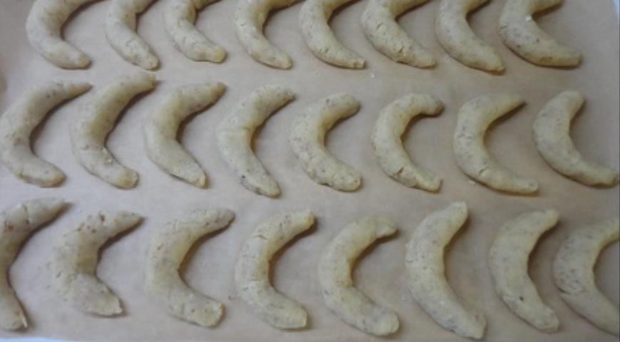 Фото приготовления рецепта: Миндально-ванильные рогалики., шаг №3