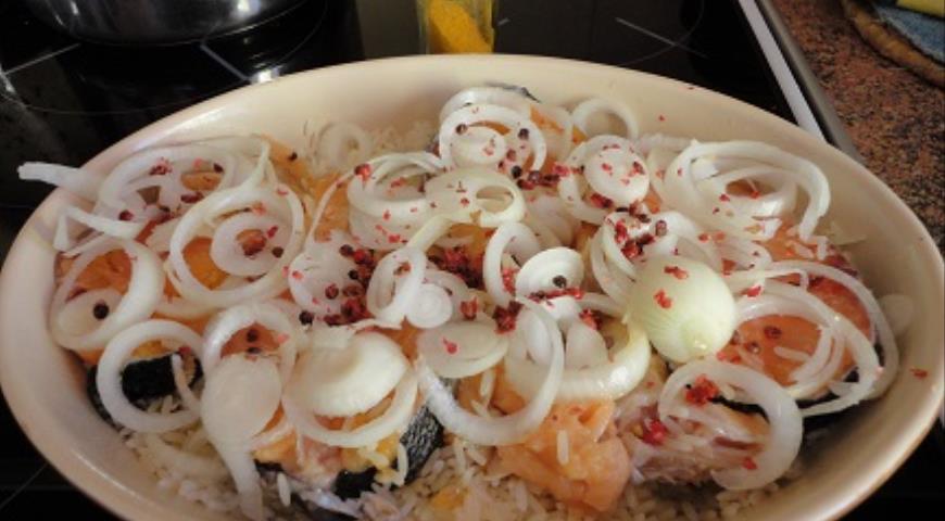 Фото приготовления рецепта: Рыба на подушке из риса, шаг №2