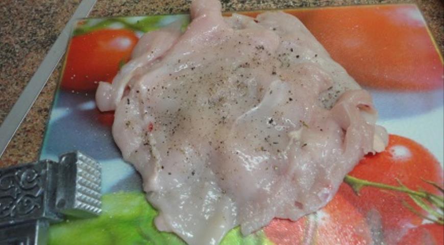 Фото приготовления рецепта: Куриная грудка с баклажанами, шаг №2