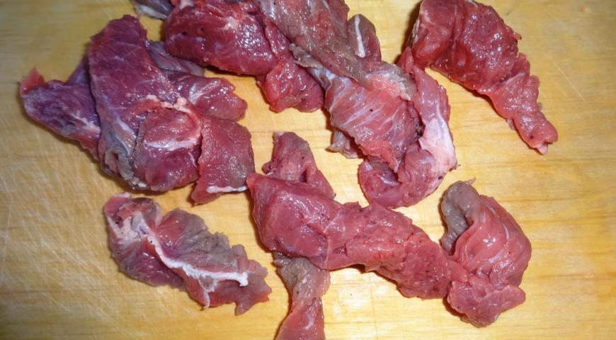 Фото приготовления рецепта: Тушёная говядина , шаг №1