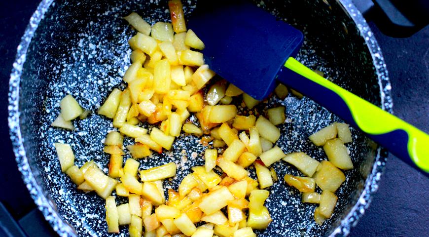 Фото приготовления рецепта: Утиное магре с пряным яблочно-брусничным соусом, шаг №1