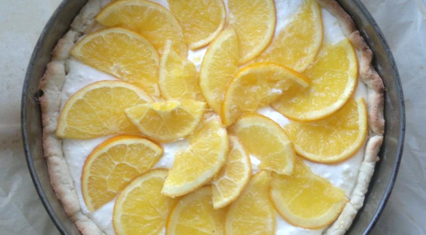 Фото приготовления рецепта: Тарт с творогом и апельсинами, шаг №13