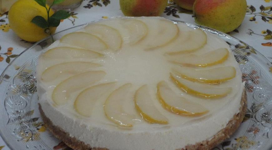 Фото приготовления рецепта: Творожный лимонно-грушевый торт, шаг №6