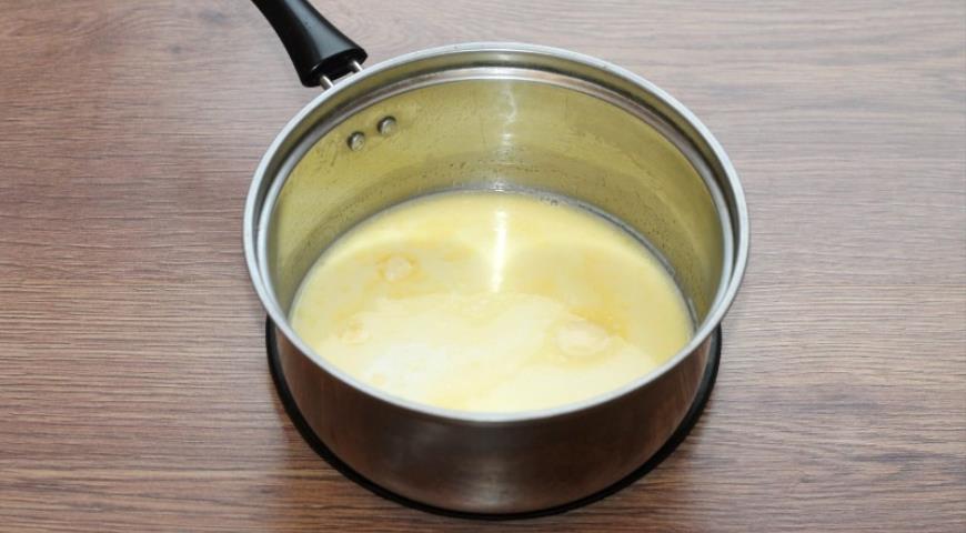 Фото приготовления рецепта: Закусочные рогалики в сырной заливке, шаг №11