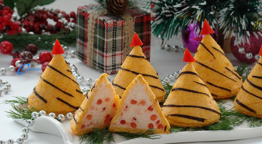 Фото приготовления рецепта: Закусочные пирамидки с сырно-лососевым муссом, шаг №9
